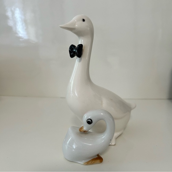 Vintage porcelain white duck with bow tie - Picture 5 of 8
